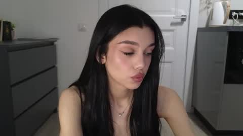 Snapshot of 9west chatting on 25, 6, 2026 KARINA online show from 25, 6, 2026