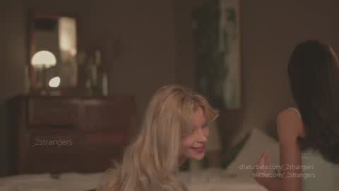 Olivia dark hair  Zoe light hair online show from 10, 3, 2025