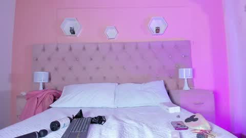 Snapshot of _agathaargent chatting on 5, 1, 2025 Agatha online show from 5, 1, 2025