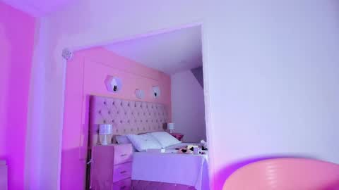 Snapshot of _agathaargent chatting on 5, 1, 2025 Agatha online show from 5, 1, 2025