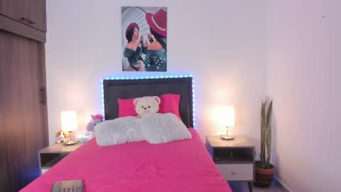 _alana_grey_ online show from 16, 4, 2026