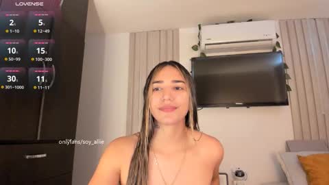 Snapshot of _alliex_ chatting on 24, 10, 2025 you can call me pretty online show from 24, 10, 2025