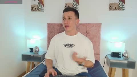 Snapshot of _andrewfalcon2 chatting on 19, 1, 2025 _andrewfalcon2 online show from 19, 1, 2025