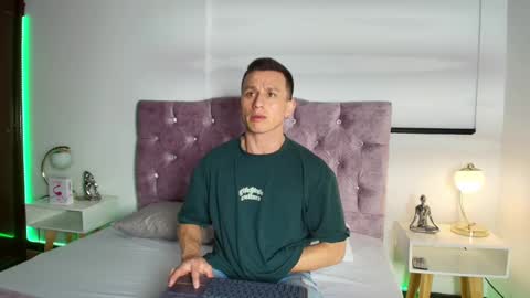 Snapshot of _andrewfalcon2 chatting on 21, 1, 2025 _andrewfalcon2 online show from 21, 1, 2025