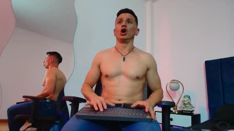 Snapshot of _andrewfalcon2 chatting on 6, 10, 2025 _andrewfalcon2 online show from 6, 10, 2025