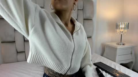 Angel Azul online show from 5, 2, 2025