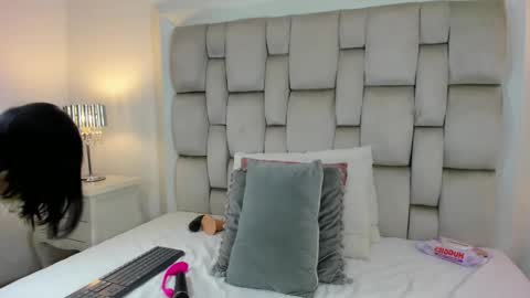 Angel Azul online show from 22, 2, 2025