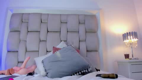 Angel Azul online show from 25, 2, 2025