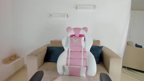    online show from 3, 10, 2025