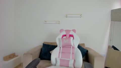 Snapshot of _april_smith_ chatting on 2, 12, 2025 online show from 2, 12, 2025