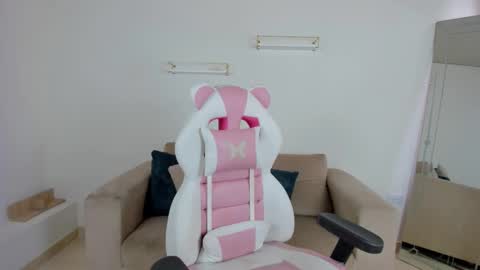 Snapshot of _april_smith_ chatting on 4, 12, 2025 online show from 4, 12, 2025