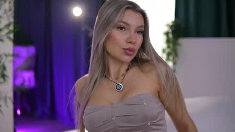Snapshot of _arielle chatting on 8, 5, 2026 Arielle online show from 8, 5, 2026