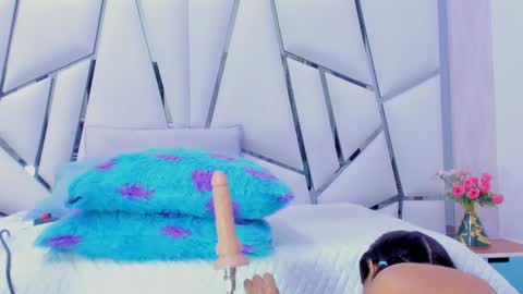 Aura online show from 12, 1, 2025