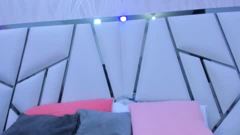 Aura online show from 7, 2, 2025