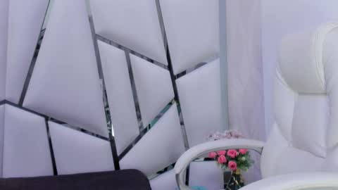 Aura online show from 9, 3, 2025