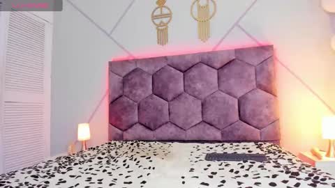 _aurora_collins_ online show from 14, 2, 2025