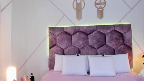 _aurora_collins_ online show from 30, 10, 2025