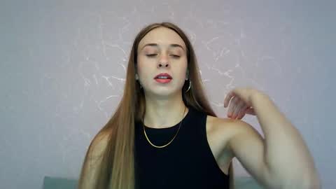 Snapshot of _aurora_sweet chatting on 8, 10, 2025 _aurora_sweet online show from 8, 10, 2025