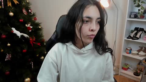Snapshot of _bellaevans_ chatting on 8, 1, 2025 Bella Evans online show from 8, 1, 2025