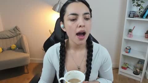 Snapshot of _bellaevans_ chatting on 1, 3, 2025 Bella Evans online show from 1, 3, 2025