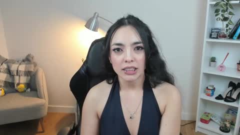 Snapshot of _bellaevans_ chatting on 8, 3, 2025 Bella Evans online show from 8, 3, 2025