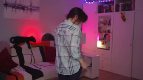 Lili online show from 10, 4, 2026