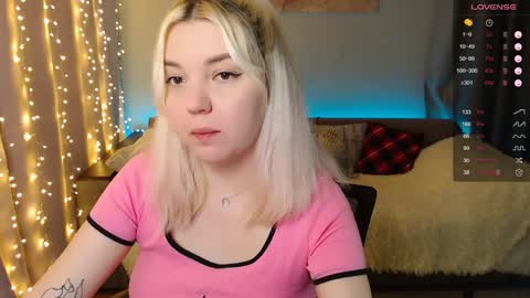 Snapshot of _blonde_barbie_ chatting on 22, 12, 2024 Elizabeth online show from 22, 12, 2024
