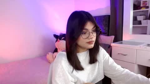 Snapshot of _camilaaa__ chatting on 25, 10, 2025   online show from 25, 10, 2025
