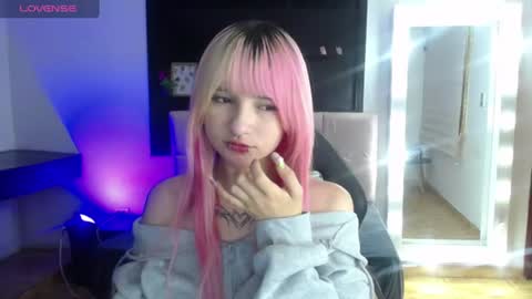 Snapshot of _charlotte_collins_ chatting on 27, 6, 2026 _charlotte_collins_ online show from 27, 6, 2026