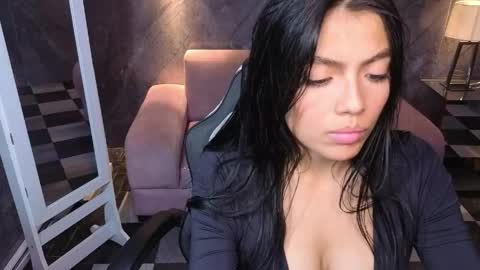_charlottee_b online show from 29, 5, 2026