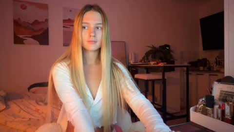 Snapshot of _charming_melody chatting on 10, 6, 2026 Alice is back online show from 10, 6, 2026