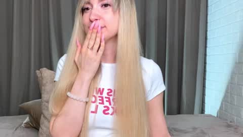 Snapshot of _crystal_moon_1 chatting on 21, 10, 2025 _crystal_moon_1 online show from 21, 10, 2025