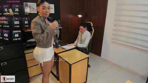 Snapshot of _danyland_ chatting on 23, 11, 2025 WELCOME TO THE OFFICE online show from 23, 11, 2025