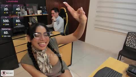 Snapshot of _danyland_ chatting on 23, 11, 2025 WELCOME TO THE OFFICE online show from 23, 11, 2025