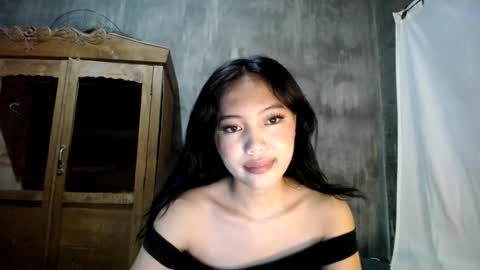 Snapshot of _ellevivien chatting on 7, 7, 2026 Elle online show from 7, 7, 2026