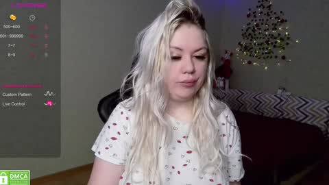 Snapshot of _elven_dreams__ chatting on 23, 12, 2024 chloue and Gretta online show from 23, 12, 2024