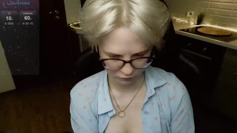 Snapshot of _elven_dreams__ chatting on 23, 6, 2026 chloue and Gretta online show from 23, 6, 2026