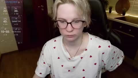 Snapshot of _elven_dreams__ chatting on 25, 7, 2026 chloue and Gretta online show from 25, 7, 2026
