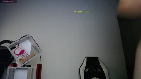  Exa help me position myself with your thumb up thanks  online show from 8, 1, 2025