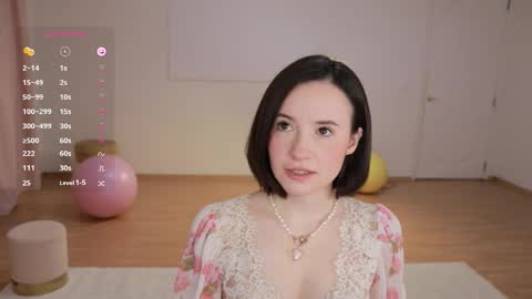 Essie  online show from 18, 9, 2025