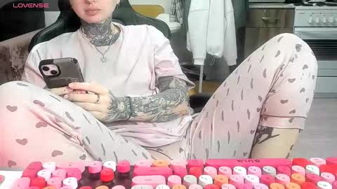 Snapshot of _feralberry__ chatting on 6, 2, 2026 Alis online show from 6, 2, 2026