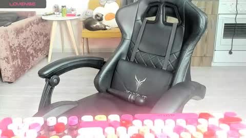 Snapshot of _feralberry__ chatting on 4, 3, 2026 Alis online show from 4, 3, 2026