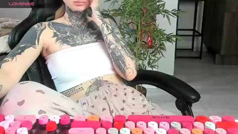 Snapshot of _feralberry__ chatting on 3, 6, 2026 Alis online show from 3, 6, 2026