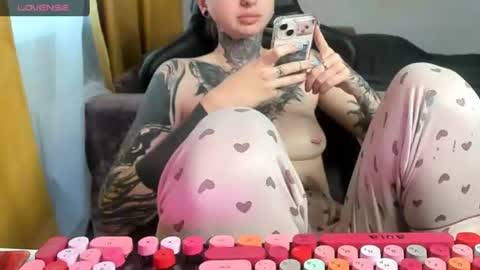 Snapshot of _feralberry__ chatting on 6, 7, 2026 Alis online show from 6, 7, 2026