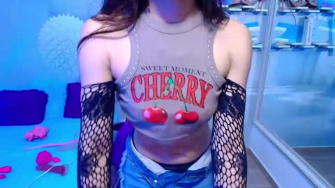 Snapshot of _gold_strawberry_ chatting on 5, 5, 2026 _gold_strawberry_ online show from 5, 5, 2026