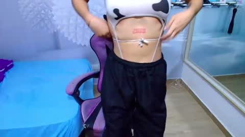 Snapshot of _gold_strawberry_ chatting on 11, 5, 2026 _gold_strawberry_ online show from 11, 5, 2026