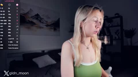 Snapshot of _golden_moon_ chatting on 5, 3, 2025 Rina online show from 5, 3, 2025