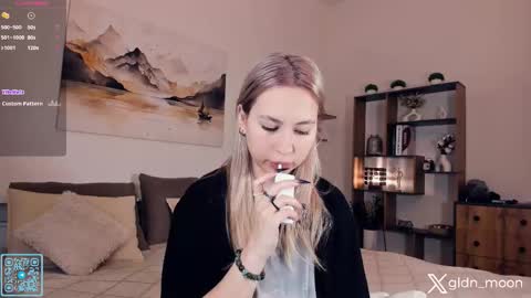 Snapshot of _golden_moon_ chatting on 7, 10, 2025 Rina online show from 7, 10, 2025