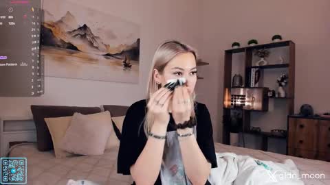 Snapshot of _golden_moon_ chatting on 22, 10, 2025 Rina online show from 22, 10, 2025