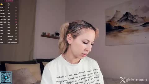 Snapshot of _golden_moon_ chatting on 10, 11, 2025 Rina online show from 10, 11, 2025